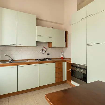 Cozy Flat With Big Balcony Few Steps From Arena Verona