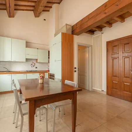 Cozy Flat With Big Balcony Few Steps From Arena Verona
